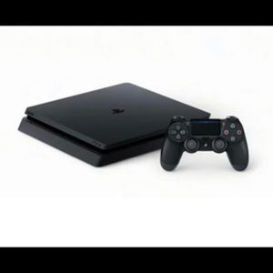 PlayStation 4 2 controllers and 2 games